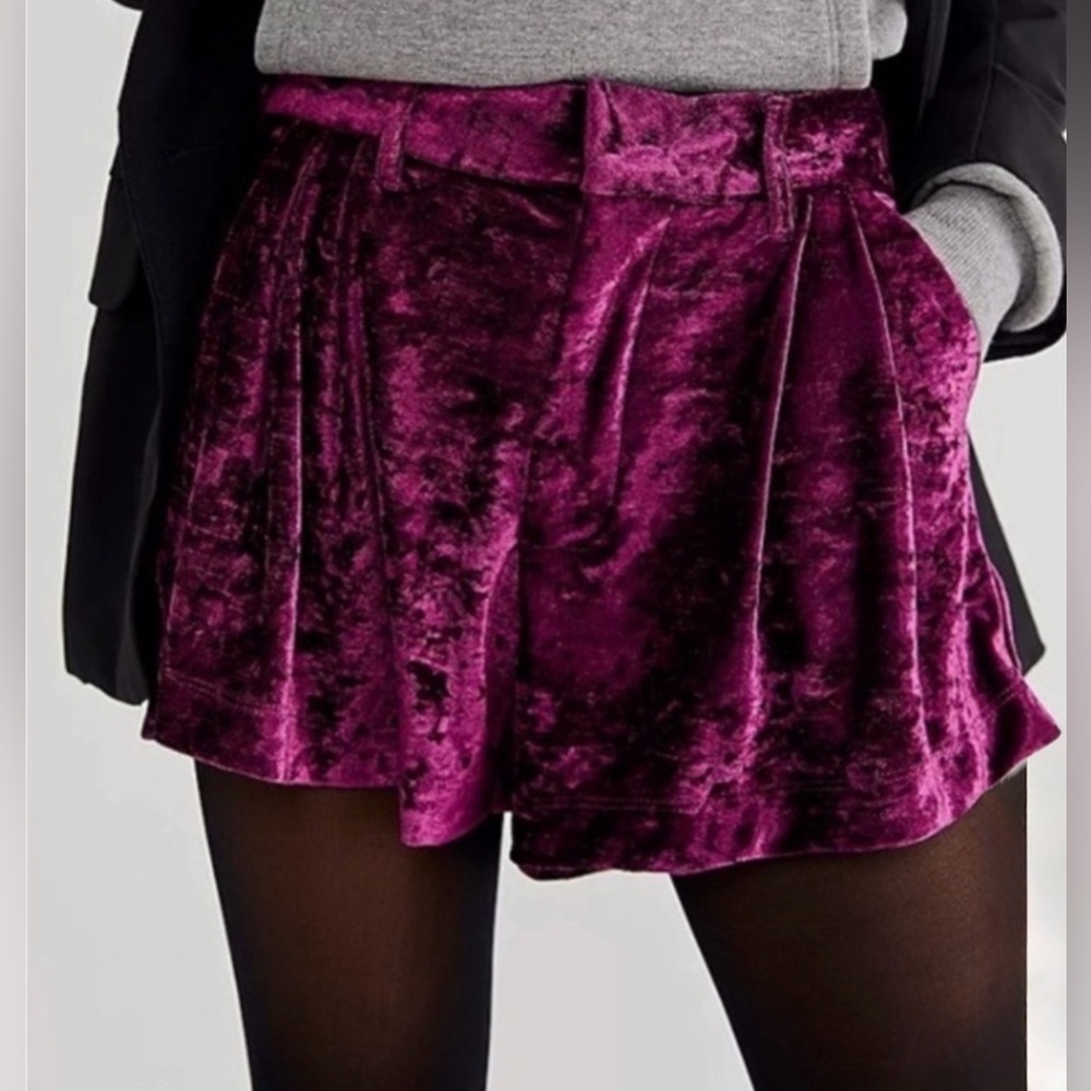 Free People Roma Velvet Shorts Size Small NWOT - Picture 4 of 9